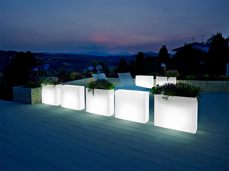 Maceteros iluminados de Euro3plast.