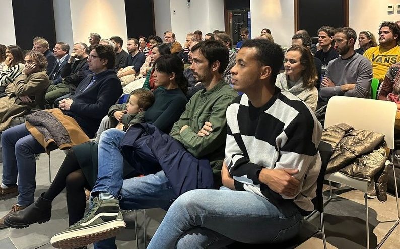 Conferencia de arquitectura e IA para estudiantes.