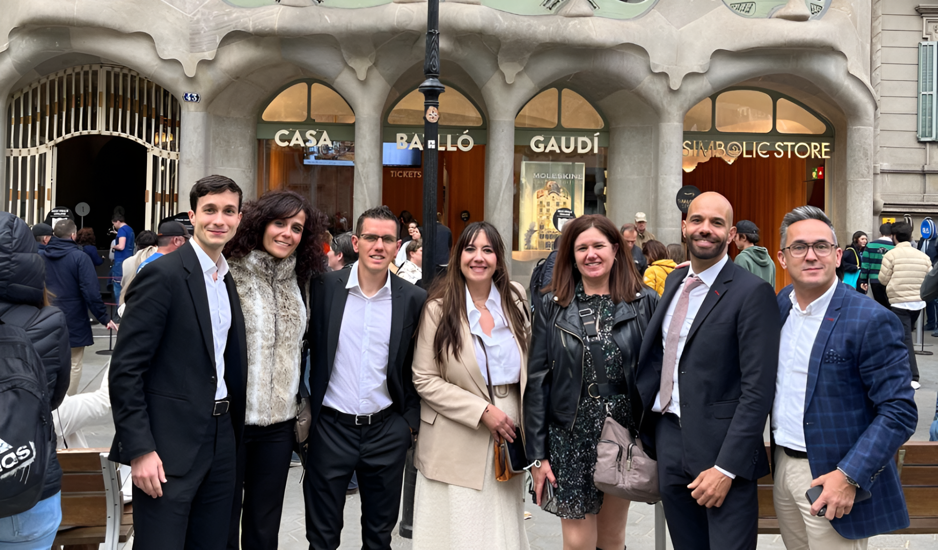 Aqrquitectos e interioristas de Alicante Aqrquitectos e interioristas de Alicante